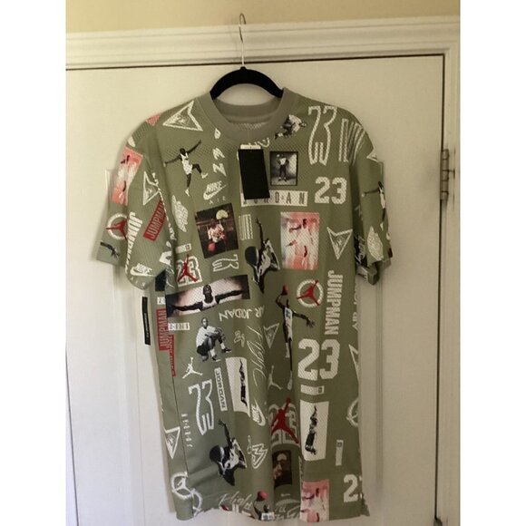 𝅺JORDAN Short Sleeve GFX Top - Size: Medium Color: Spruce Fog - Picture 1 of 12